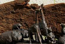 Die Arche-Bronzeguss-Fundholz